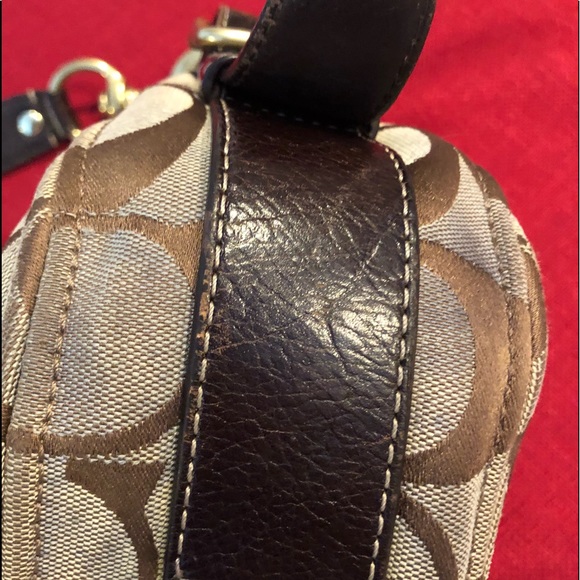 SOLD!!! Coach Signature Zoe Shoulder Bag - Picture 3 of 8